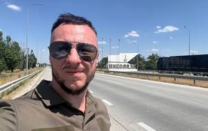"Місто на хвилі". Фотограф Ревуцький показав справжнє життя прифронтового Миколаєва