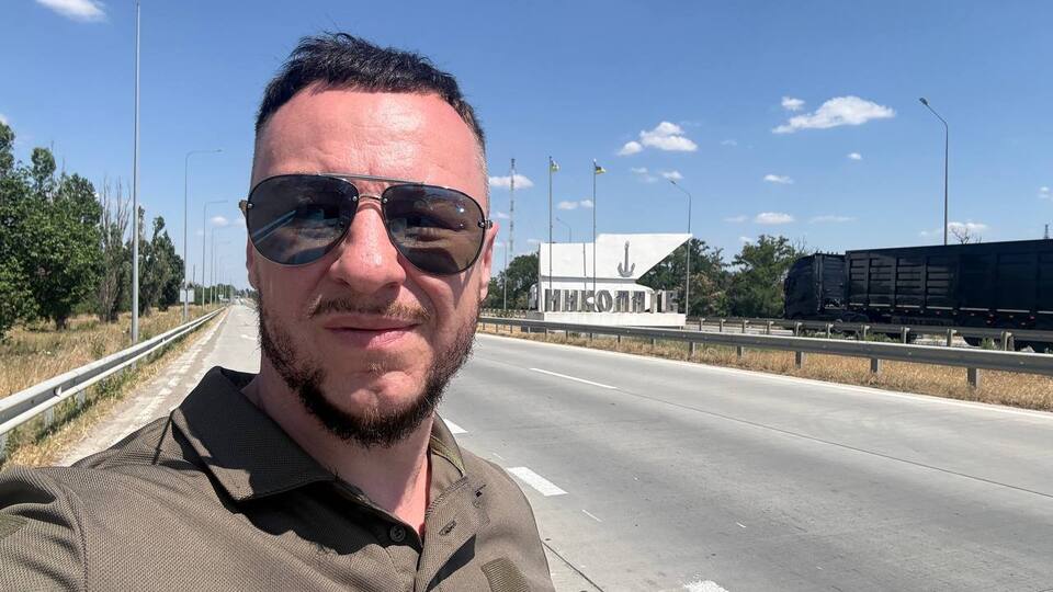 "Місто на хвилі". Фотограф Ревуцький показав справжнє життя прифронтового Миколаєва