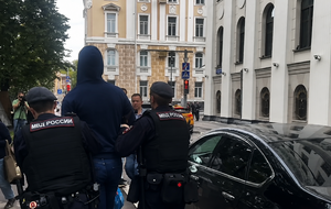 В РФ рассматривается апелляция "Яблока" на снятие с выборов. Около суда задержано десятки человек. Видео