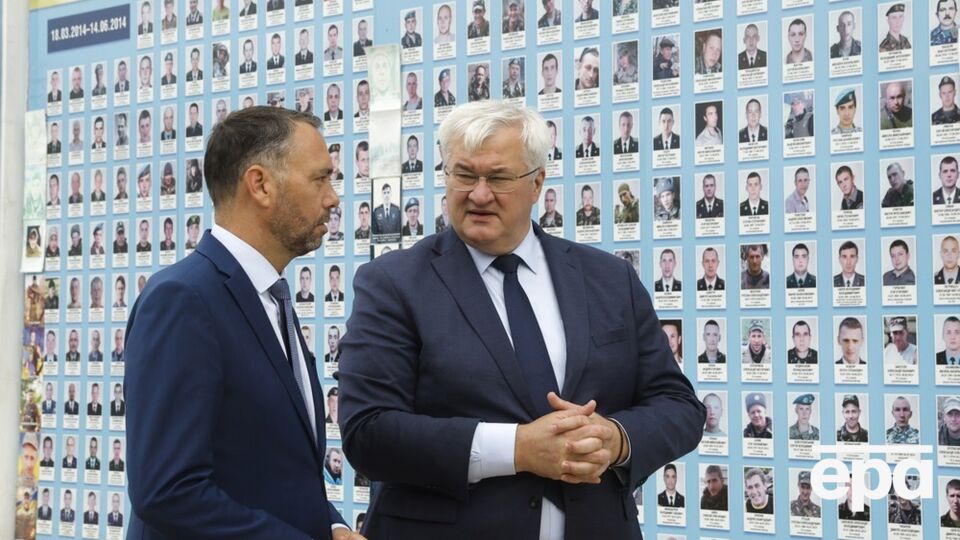 "Суровая реальность войны". Сибига показал, как вел переговоры с Прево в укрытии