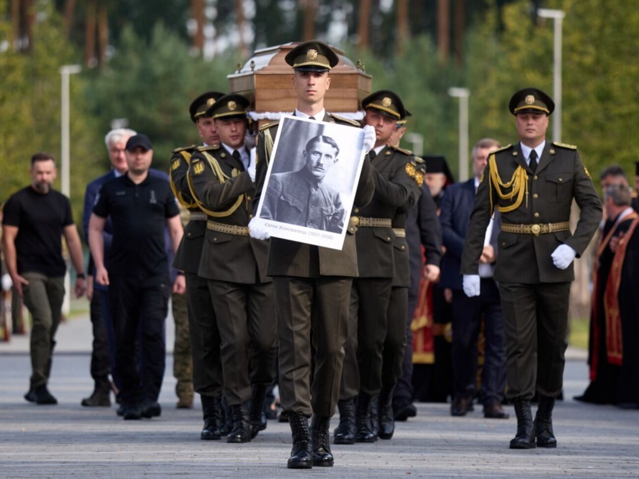 Полковника Коновальця перепоховали в Україні