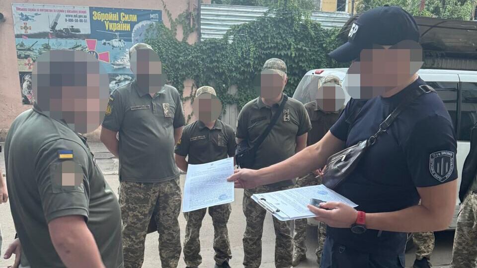 "Дуй, пакуй і комплектуй". 10 співробітників ТЦК в Одесі дістали підозри через 15 епізодів насильства
