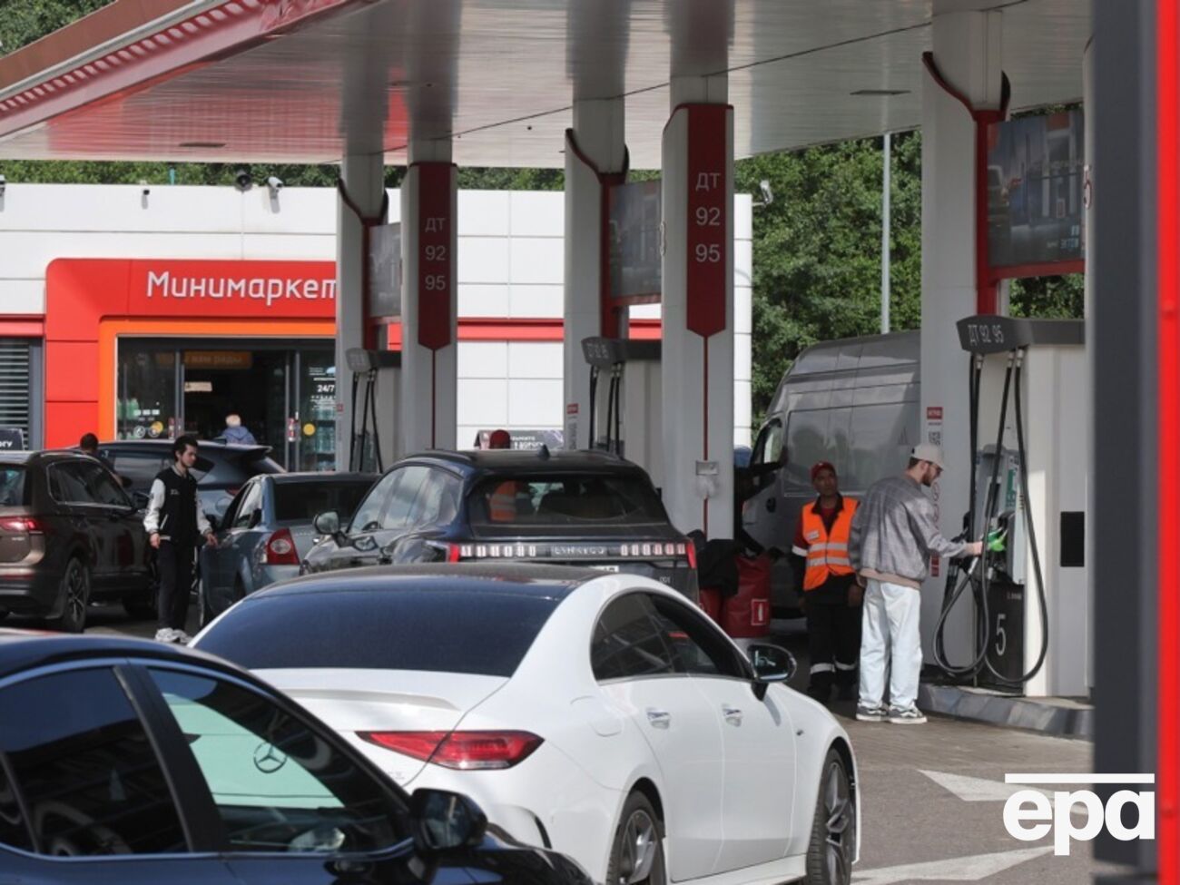 В Москве из-за проблем с бензином на АЗС снова ввели лимиты – СМИ