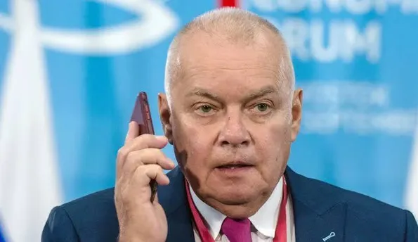 Спекотна відпустка чи кінець епохи? Чи правда, що Кремль позбувається Кисельова