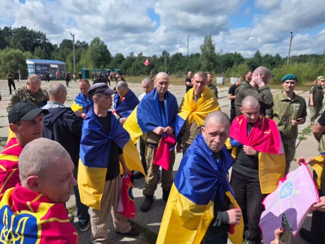 Відбувся обмін полоненими, який допомогли організувати США й ОАЕ. В Україну повертається 103 воїни