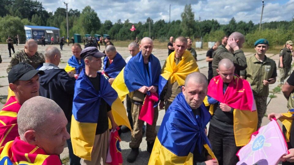 Відбувся обмін полоненими, який допомогли організувати США й ОАЕ. В Україну повертаються 103 воїни