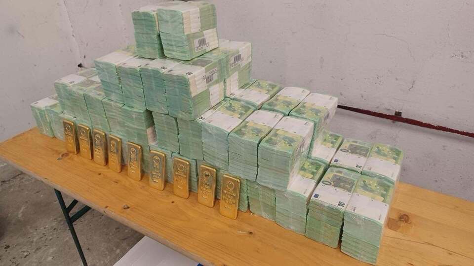 Дело "золотого конвоя" "Ощадбанку". В Венгрии поставили точку в громкой истории с деньгами и золотом