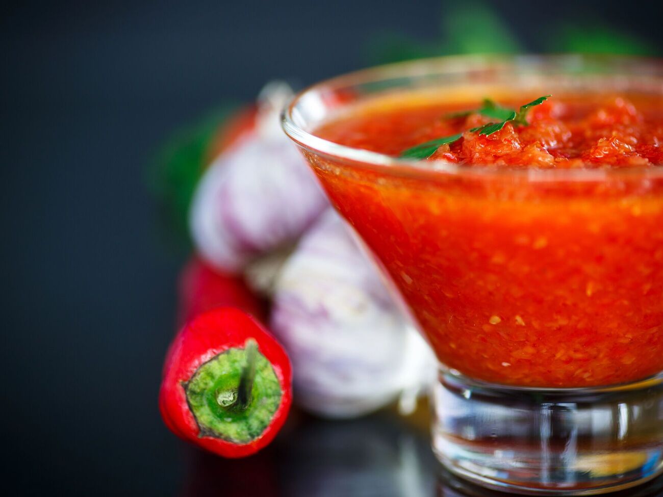 Вкусная и ароматная аджика по простому рецепту. Пошаговая инструкция