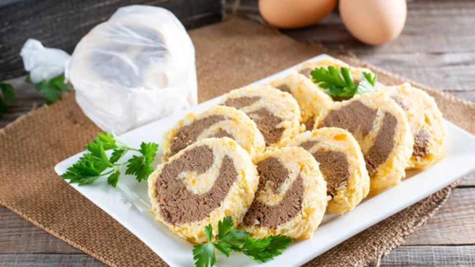 Ситна й корисна страва. Рецепт рулету з печінки