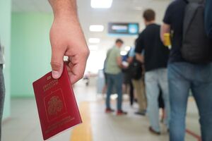 У Росії перешкоджають виїзду за кордон чоловіків призовного віку. Партизани розповіли про схему