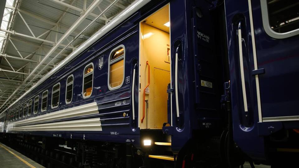 Провідники поїзда побили підлітка-пасажира й викинули з вагона. "Укрзалізниця" підтвердила інцидент