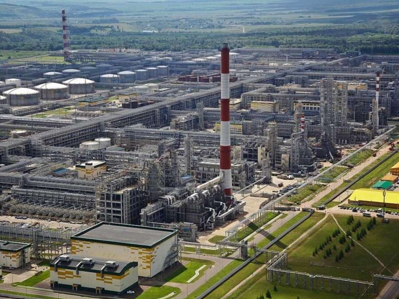 Україна атакувала один із найбільших НПЗ Росії та головний термінал у Краснодарському краї. Відео