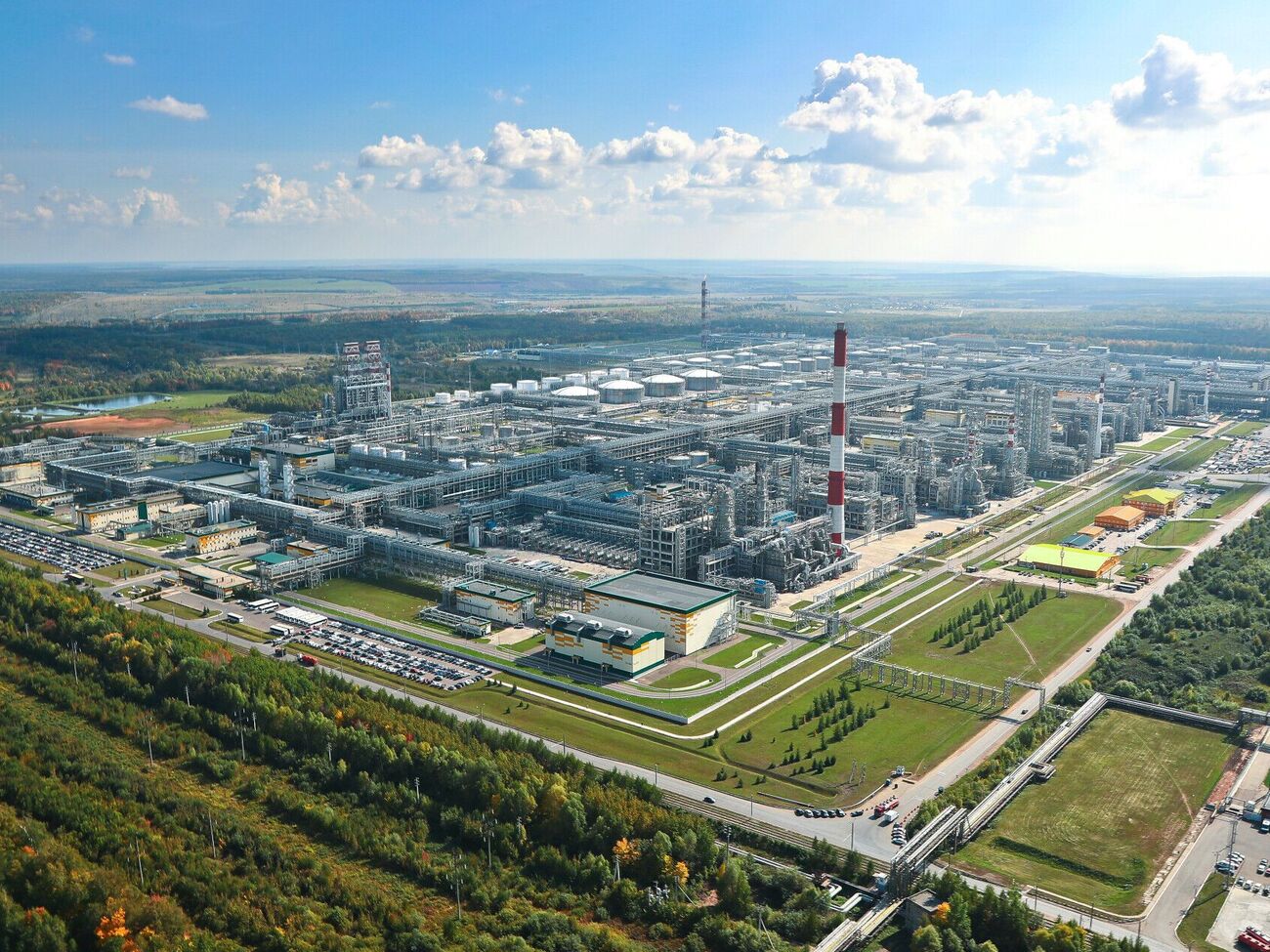 Україна атакувала один із найбільших НПЗ Росії та головний термінал у Краснодарському краї. Відео