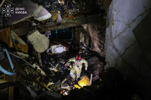 Загиблі, десятки постраждалих і пошкоджені будинки. Наслідки атаки на Київ зафіксували в трьох районах