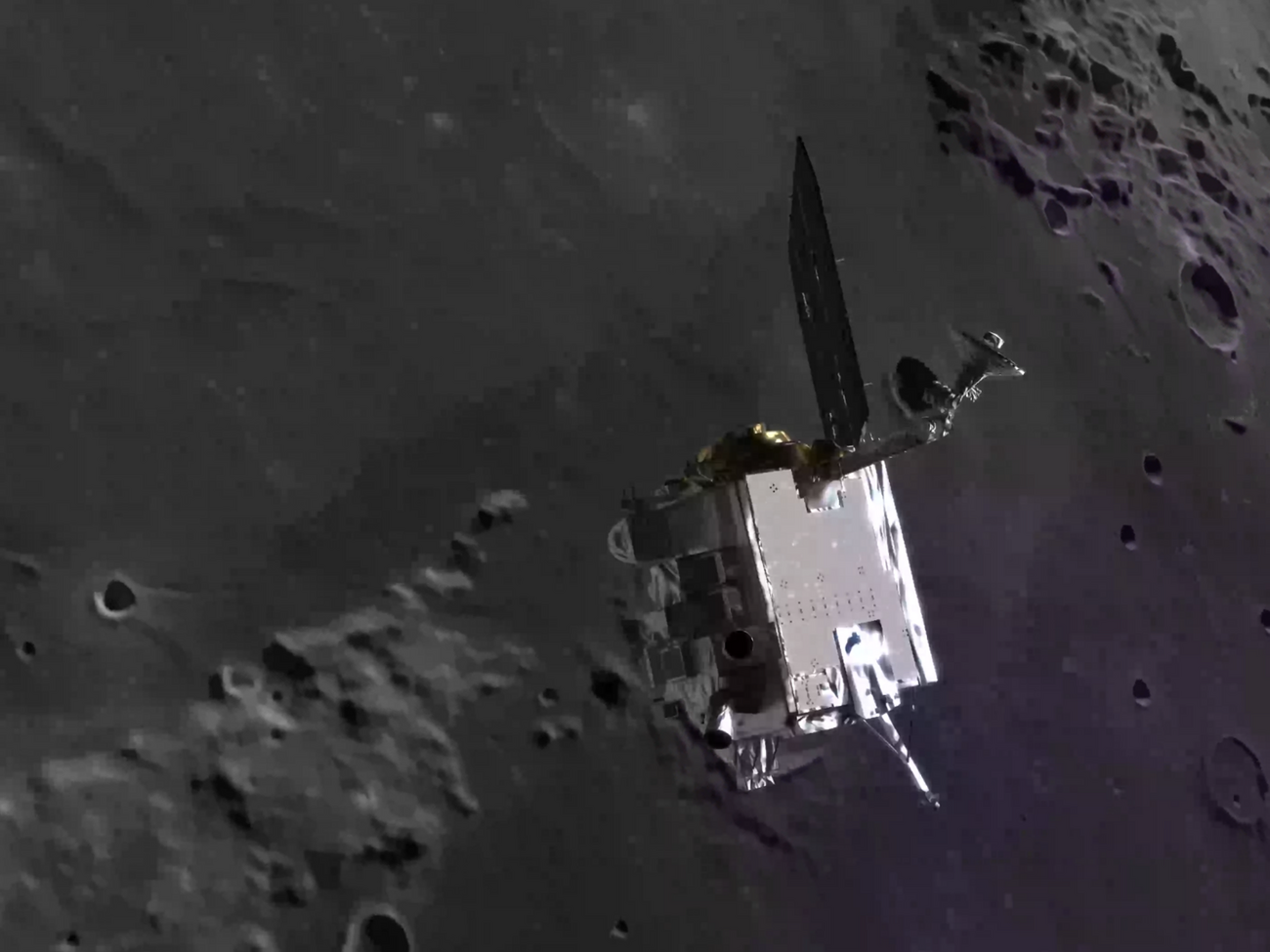 Зонд NASA зняв новий кратер на Місяці. Він утворився від падіння ракети