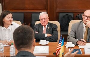 Келлог побував в Одесі і оглянув у порту наслідки російських атак. Фото