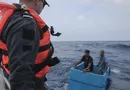 Пять дней дрейфовали на холодильнике в океане. Как мексиканские моряки спасли рыбаков. Видео