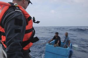 П'ять днів дрейфували на холодильнику в океані. Як мексиканські моряки рятували рибалок. Відео