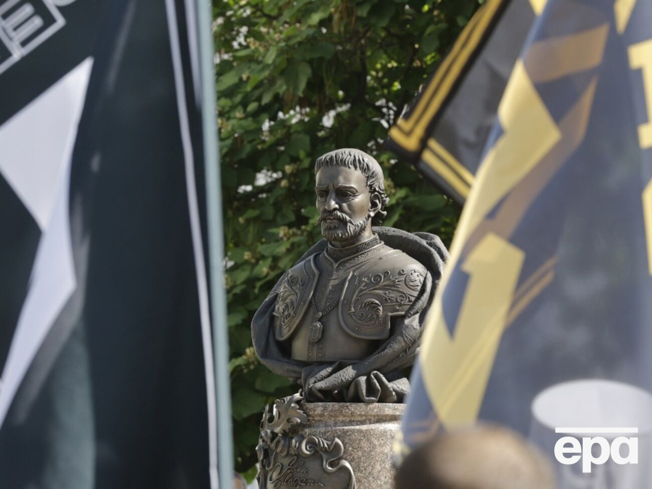 На місці Леніна – Мазепа. Зеленський підписав указ про встановлення пам’ятника у Києві