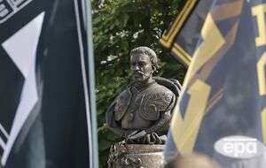 На месте Ленина – Мазепа. Зеленский подписал указ об установке памятника в Киеве