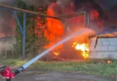 Во Львове загорелся склад на территории завода, есть погибшие и пострадавшие. Фото