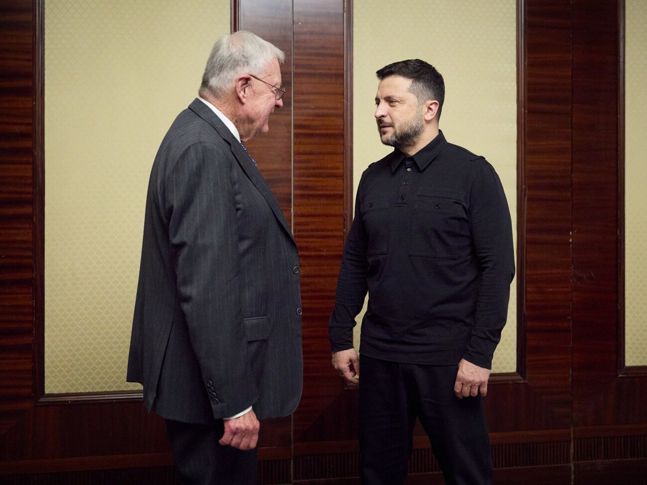 Келлог у Києві. Зеленський обговорив із ним купівлю антибалістики