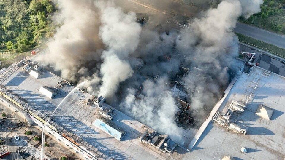 Після атаки РФ на ТРЦ у Кривому Розі шукають зниклих безвісти. Серед них – діти