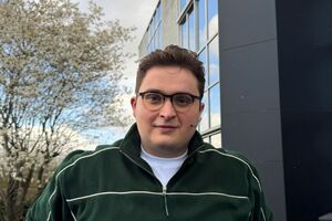 "З дитинства боровся із запитанням про батька". Як продавець автомобілів зробив ДНК-тест і став принцом