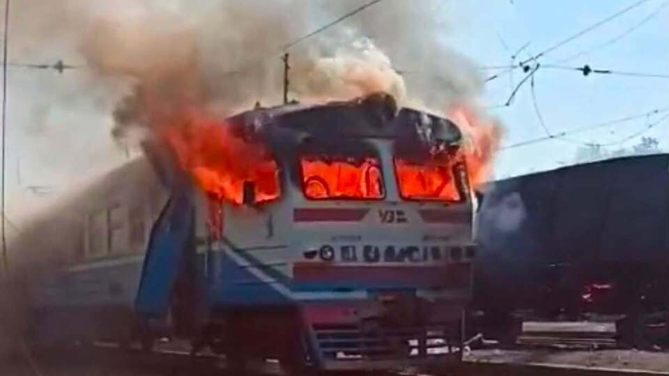 Очередной удар РФ по железной дороге, под атакой оказалась электричка. Есть погибшие и раненые