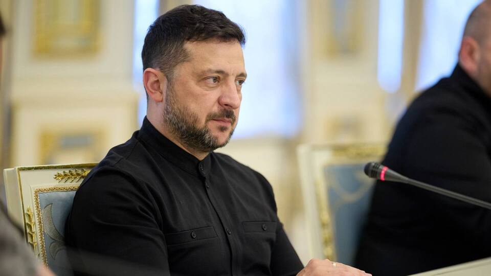 Зеленський: Якщо ми хочемо розвалити країну, то в час такої війни можемо рухатися в напрямку виборів