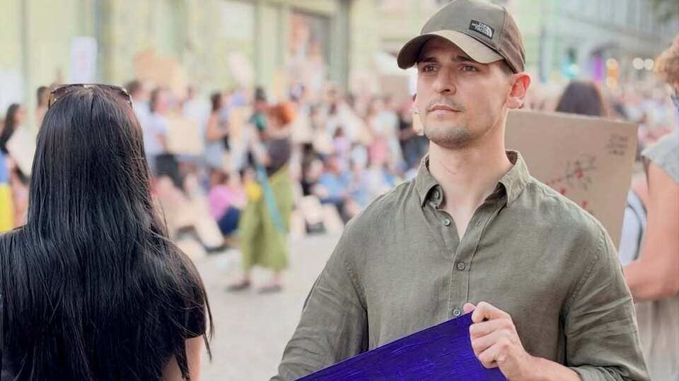 Ніколас Карма "засвітився" за кордоном. Блогер зробив заяву про свій від'їзд