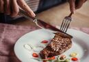 Секреты сочного стейка – в подготовке мяса. Советы от эксперта