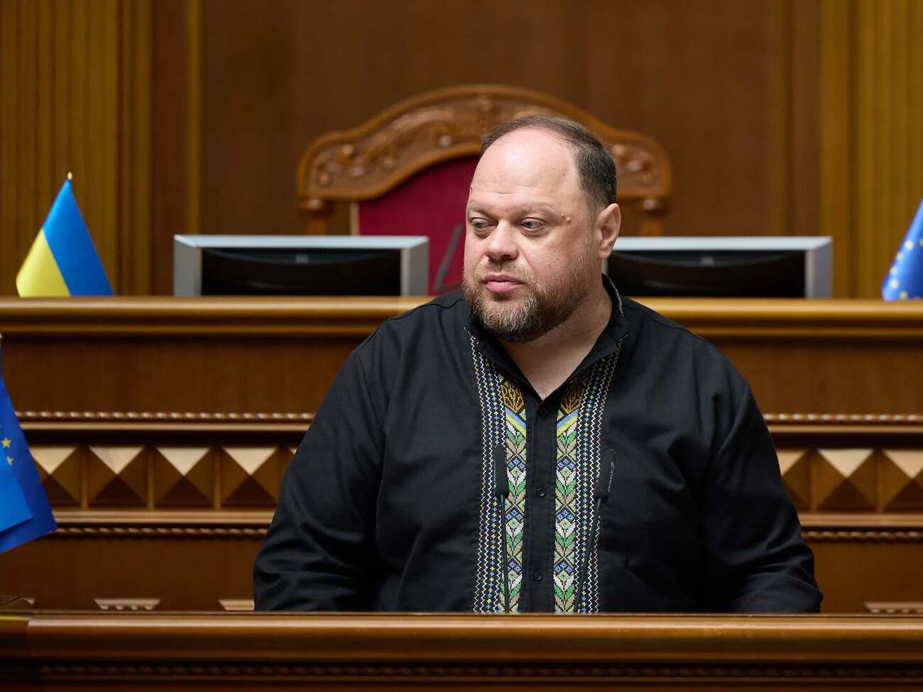 Зеленский присвоил Стефанчуку звание чрезвычайного и полномочного посла
