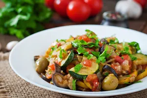 Швидкі мариновані баклажани з овочами – страва за рецептом кухаря круїзного лайнера