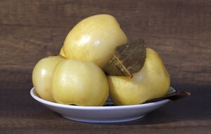Положите это на дно банки – и моченые яблоки получатся невероятно вкусными