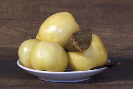 Положите это на дно банки – и моченые яблоки получатся невероятно вкусными