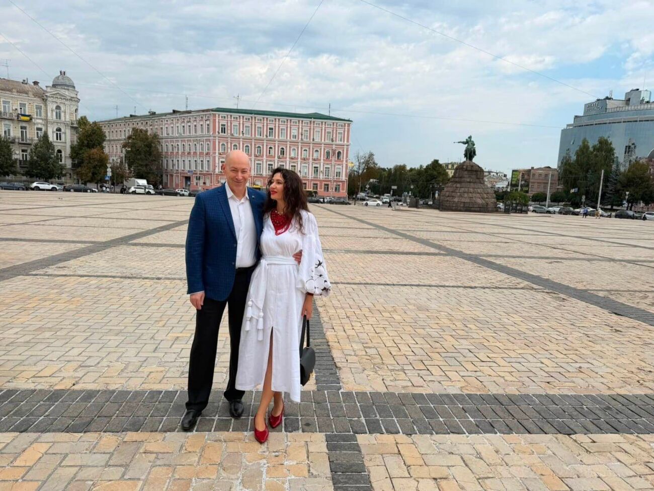 Указ Путина, позор Канье Уэста в России, выборы во время войны. Стрим Бацман с Гордоном. Трансляция