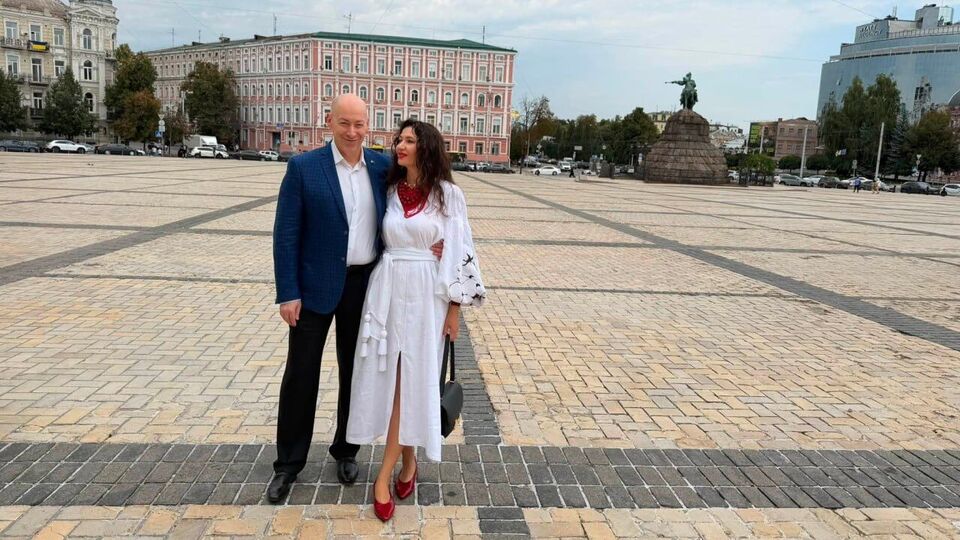 Указ Путина, позор Канье Уэста в России, выборы во время войны. Стрим Бацман с Гордоном. Трансляция