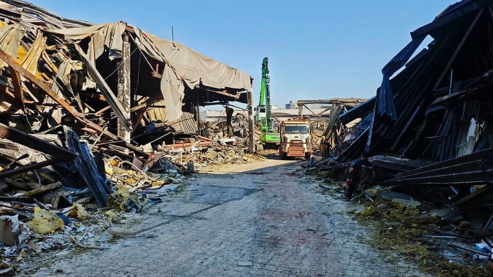Рятувальники завершили роботи на місці удару по ТЦ у Кривому Розі. Названо кількість жертв і поранених
