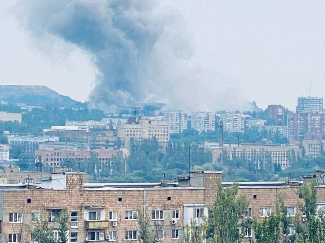 "Ракети на прості цілі витрачати не будуть". В соцмережах пишуть про серію вибухів у Донецьку – що відомо