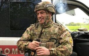 "За шаурму и пиццу". Почему военного обвиняют в причастности к гибели азовца в плену