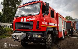Российский дрон попал в ТЦ Харькова, есть жертва, людей эвакуируют