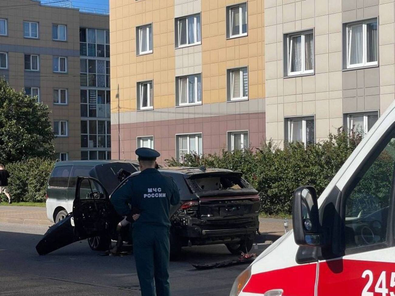 В Санкт-Петербурге при взрыве автомобиля погиб подполковник, его супруге оторвало ноги – СМИ
