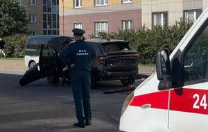 У Санкт-Петербурзі під час вибуху автомобіля загинув підполковник, його дружині відірвало ноги – ЗМІ