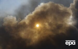 Під Києвом після російської атаки палають склади, перекрито рух Житомирською трасою