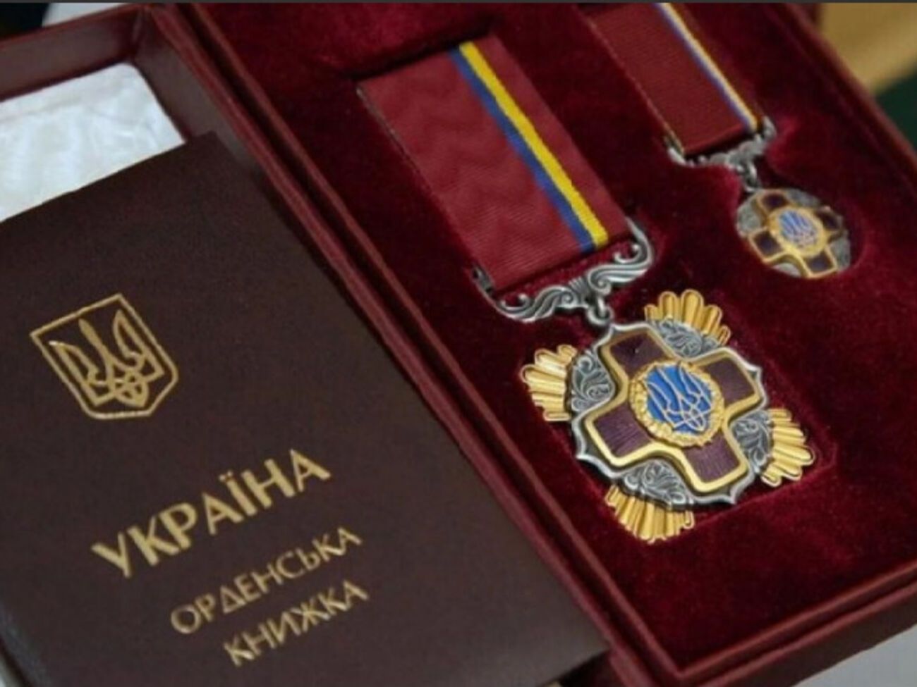 Шістьох енергетиків ДТЕК нагородили за відновлення електромереж під час війни