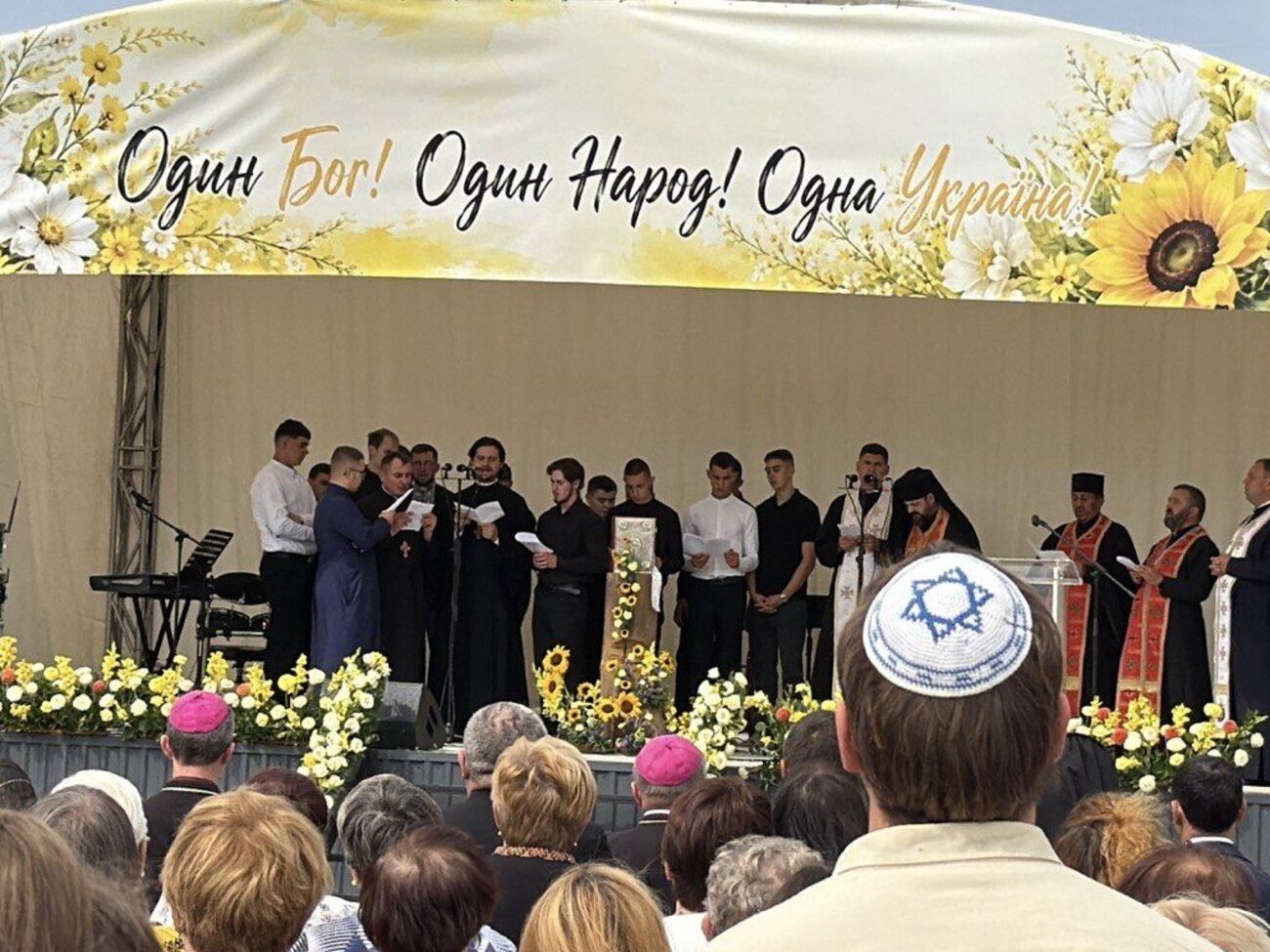 Молебень за Україну на Закарпатті об’єднав понад 1 тис. представників різних конфесій