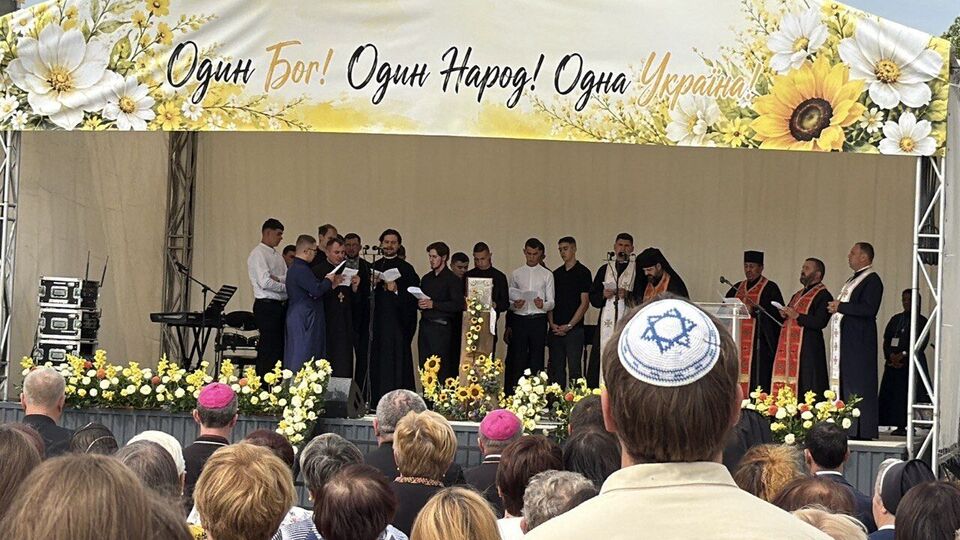Молебень за Україну на Закарпатті об’єднав понад 1 тис. представників різних конфесій