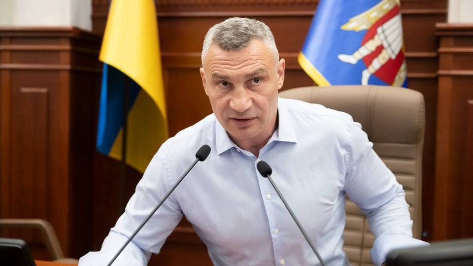 Київ закликає уряд дозволити рух мостами під час тривог і послабити комендантську годину – Кличко
