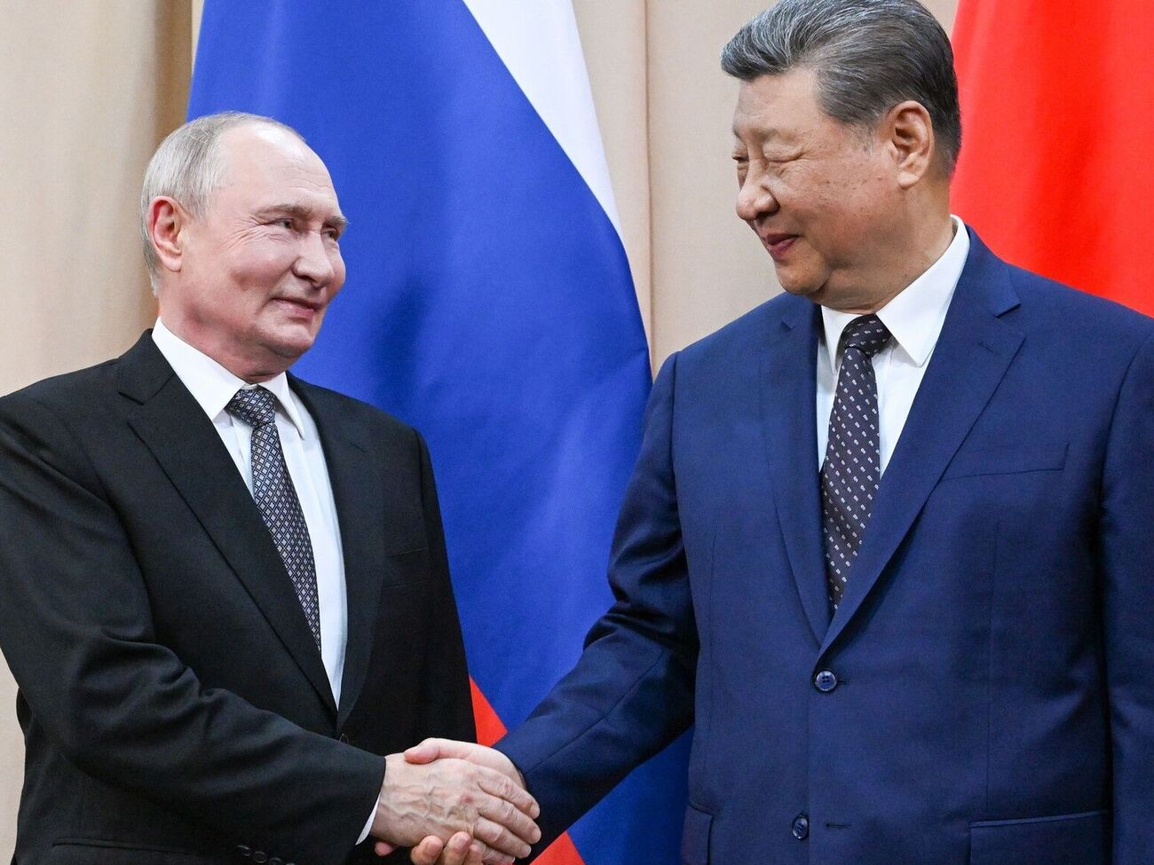 Путин в спешке поехал к Си Цзиньпину, а тот заявил ему о "невиданных переменах"